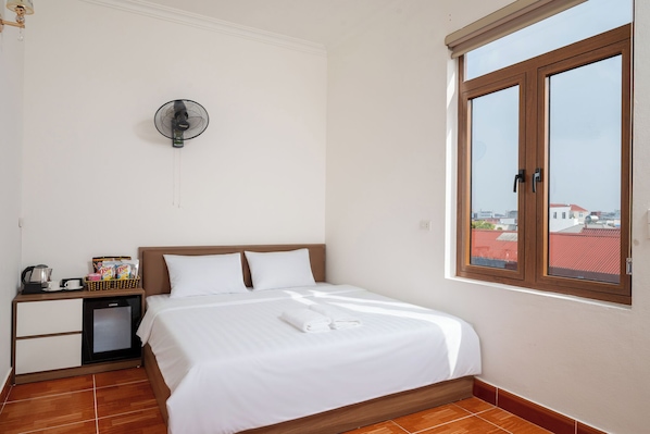 Desk, laptop workspace, free WiFi