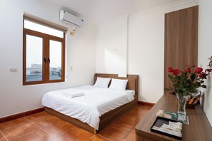 Desk, laptop workspace, free WiFi - Sao Phuong Nam Hotel (Ninh Binh)