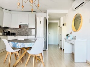 Fridge, microwave, dishwasher, coffee/tea maker - PORT CANIGO Duplex with private solarium (ROSES)