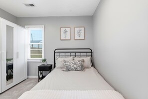 2 chambres, fer et planche à repasser, accès Internet, draps fournis