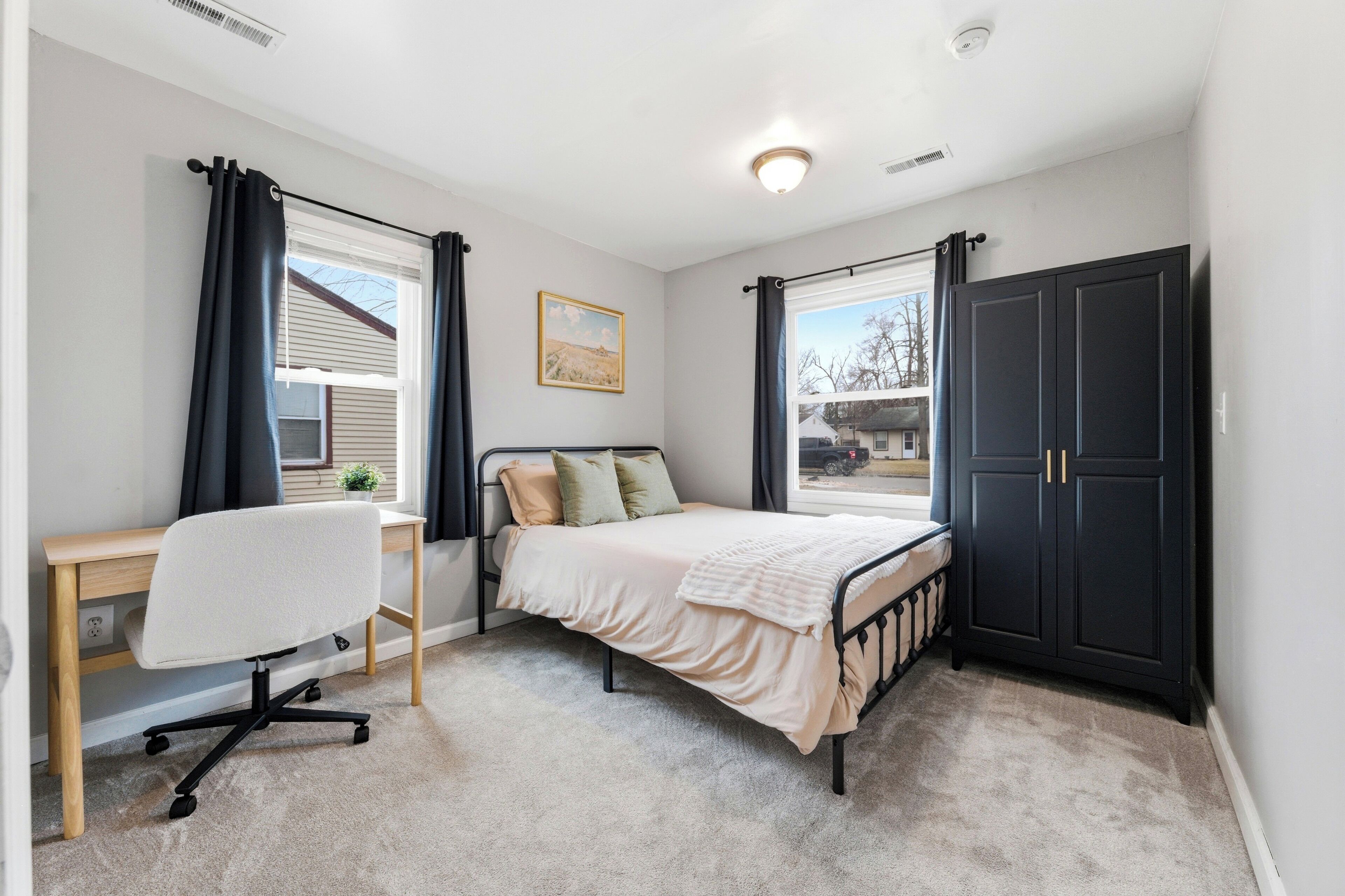 2 bedrooms, iron/ironing board, Internet, bed sheets