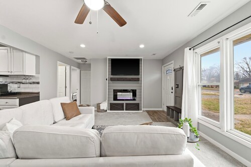 Modern & Stylish 2BR Suburban Retreat