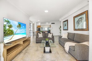 TV - Chevron Renaissance Ocean & River Views (Surfers Paradise)