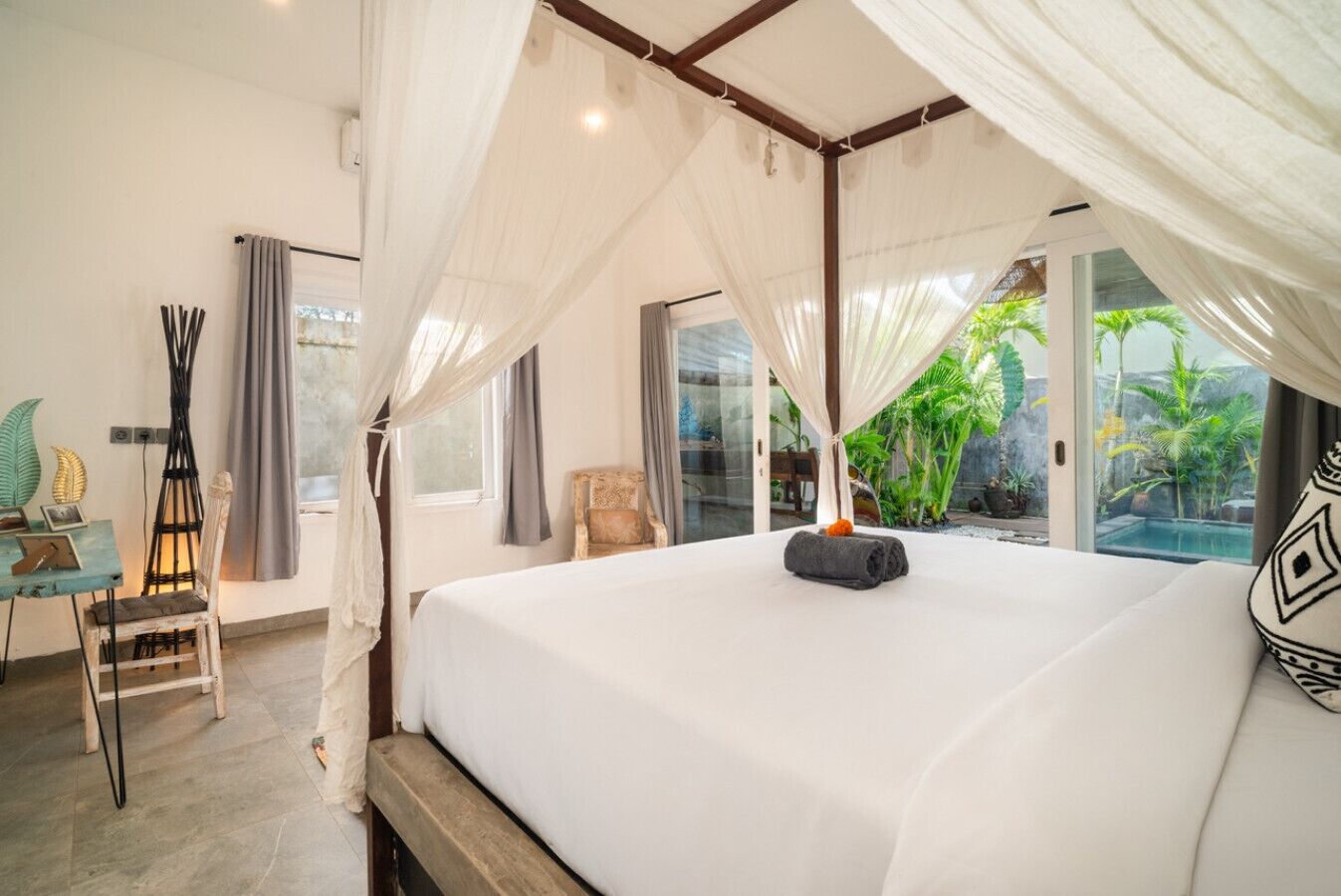 2 多间卧室、办公桌、WiFi、床单