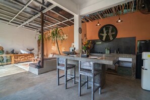 Interior - Jellyfish (3) 2BR for Groups,5 Min to Thomas Beach (Kecamatan Kuta Selatan)