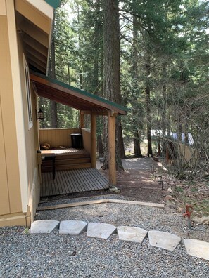 Terrace/patio - Cozy pines cabin - relax, unwind, explore (Ronald)