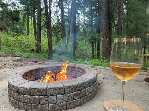 Cozy pines cabin - relax, unwind, explore