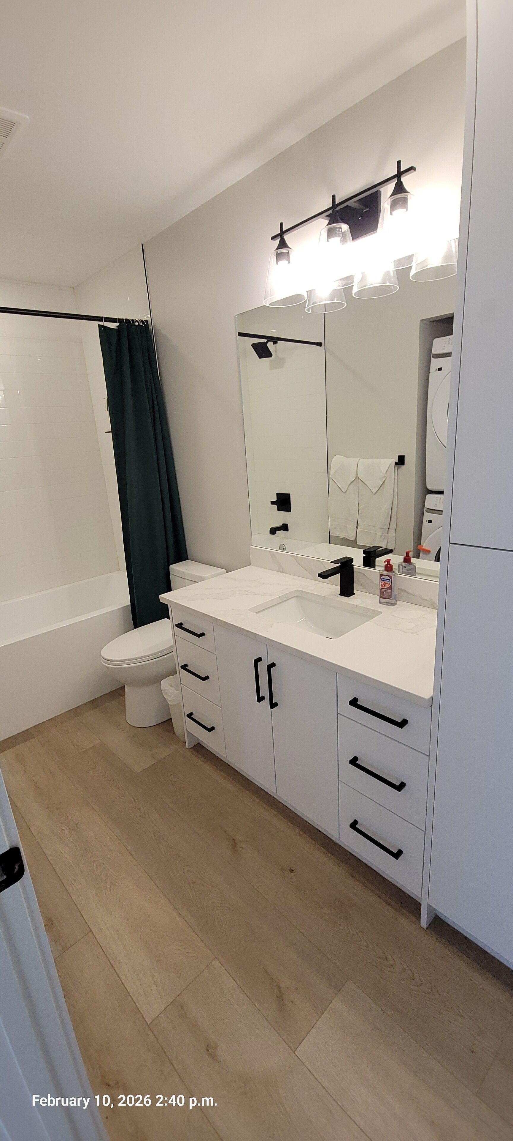 Hårtørrer, håndklæder, Sæbe, Toiletpapir