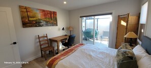 2 bedrooms, iron/ironing board, free WiFi, bed sheets - More than a place to stay (Calgary)