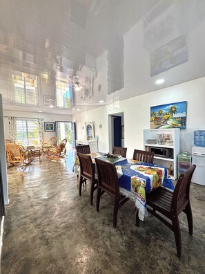 Dining - Terrific 3-bedroom house with AC in sunny Higüey (Higüey)