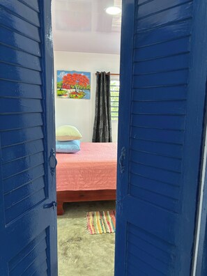 3 chambres, fer et planche à repasser, Wi-Fi, draps fournis