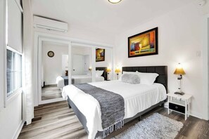 Unclassified image, 3 of 31, button - Stunning Luxurious Home, near Beverly Hills & DTLA (Los Angeles)