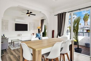 Unclassified image, 5 of 31, button - Stunning Luxurious Home, near Beverly Hills & DTLA (Los Angeles)