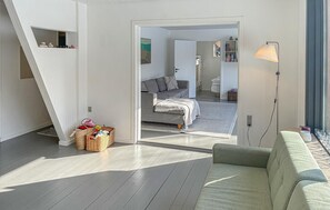 Smart TV, fireplace - Beautiful home in Vejby with sauna (Vejby)