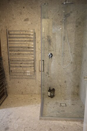 Departamento de lujo, vista a la ciudad | Baño