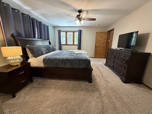 3 bedrooms, WiFi - Resort Pool, Hot Tub, Firepit I Walk to Restaurants I 3 Mins to Silver Dollar City (Branson)
