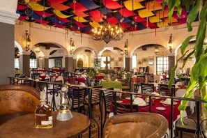 Banquet hall - 2BR Sleeps 6 - 3 Bath - Krystal Vacation Club Cancun - Optional All-Inclusive (Cancún)