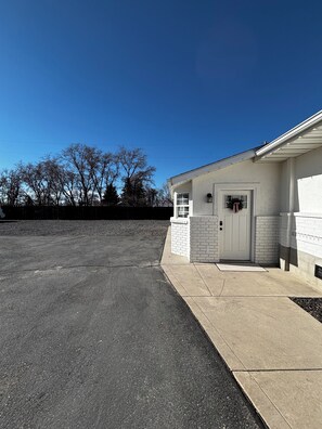 Unclassified image, 4 of 15, button