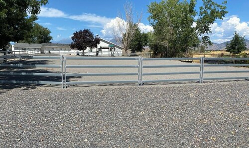 2 bedrooms 2 bathrooms Full kitchen + laundry with a large family living space. 