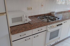 Fridge, microwave, oven, toaster - Ignacio A Apartment next to beach in Lariño (Lariño)