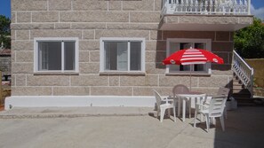 Outdoor dining - Ignacio C at the beach in Lariño (Lariño)