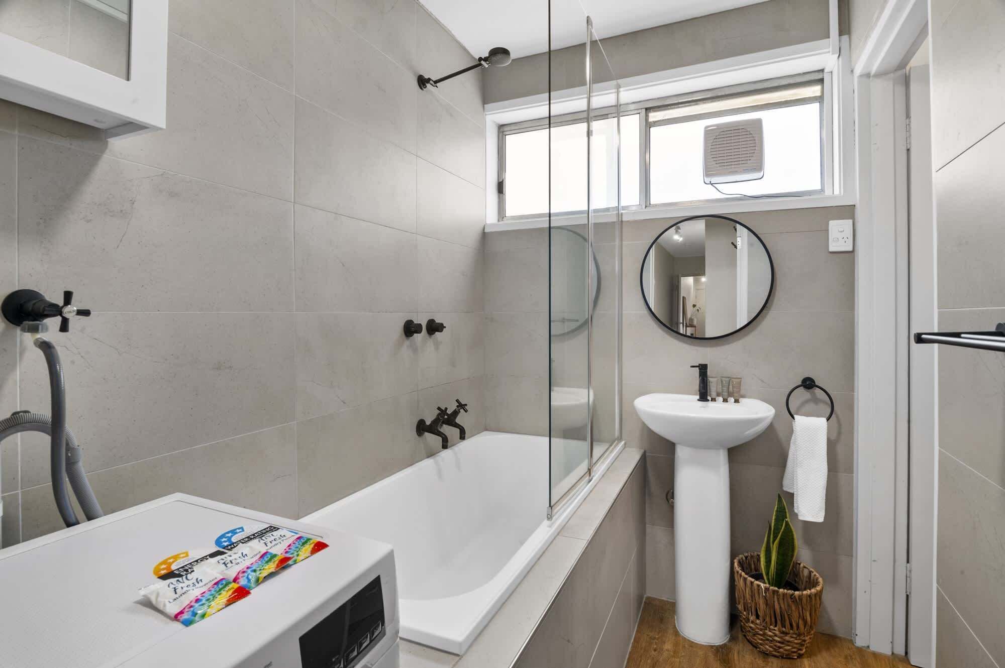 Shower, towels, shampoo