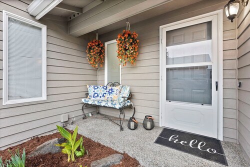 Walk to Downtown.  Charming Gig Harbor Retreat.