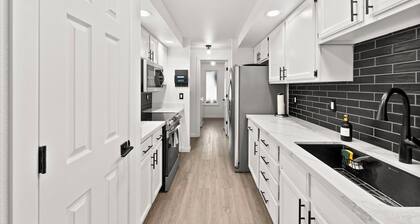 Walk to Downtown. Charming Gig Harbor Retreat.