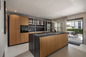 Fridge, microwave, oven, stovetop - Villa Centinera, Pula, Croatia (Pula)