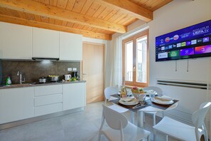 Dining - Residenza Lugana - Apt 3, Peschiera del Garda, Italy (Peschiera del Garda)