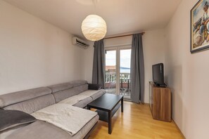 TV - Pool Apt 2 - Novi Vinodolski (Sea View), Novi Vinodolski, Croatia (Novi Vinodolski)