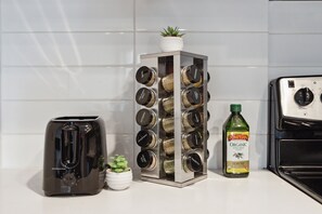 Unclassified image, 3 of 23, button - Chic 1BR Apartment in Hollywood – Luxury & Comfort (West Hollywood)