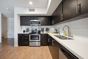 Unclassified image, 5 of 23, button - Chic 1BR Apartment in Hollywood – Luxury & Comfort (West Hollywood)