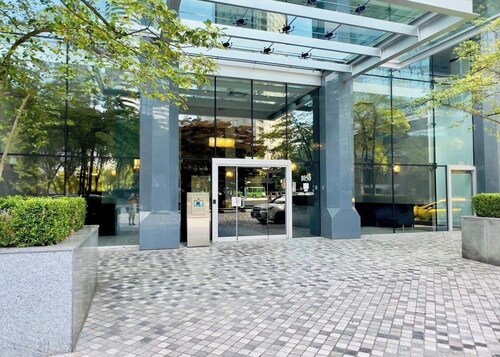 Modern Downtown Vancouver Condo – Walk to SkyTrain