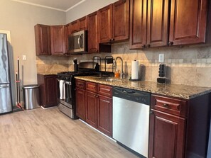 Microwave, oven, stovetop, dishwasher - Spacious King Ensuite with Bright Sunroom and Coffee Bar (Newark)