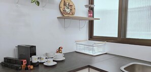Fridge, microwave, oven, coffee/tea maker - Guest Ready - Beachside Flat in Puerto de Sagunto (El Port de Sagunt)