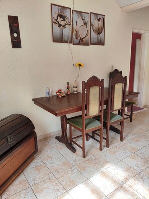 Villa | Dining