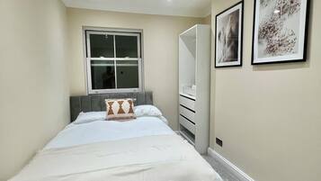 2 bedrooms, iron/ironing board, WiFi, bed sheets