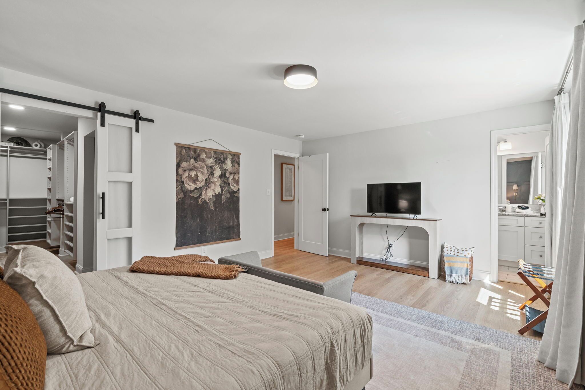 4 chambres, fer et planche à repasser, Wi-Fi, draps fournis