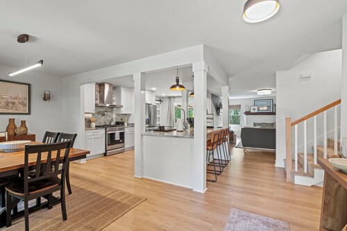 Upscale 4/3 Greer Retreat w/ Fire Pit 5 min to DT