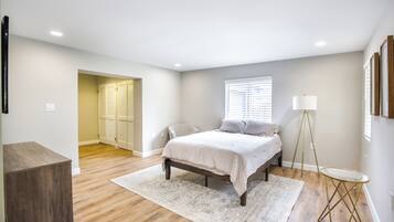 4 bedrooms, iron/ironing board, WiFi