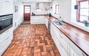 Fridge, oven, stovetop, dishwasher - Gorgeous home in Skårup Fyn with house sea view (Skårup Fyn)