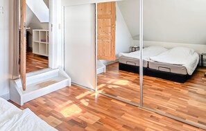 3 bedrooms, travel cot, free WiFi - Gorgeous home in Skårup Fyn with house sea view (Skårup Fyn)