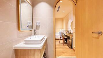 Standard Double Room | Bathroom | Free toiletries, hair dryer, towels, soap