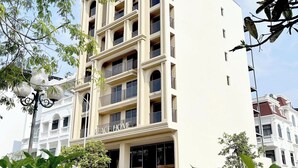 A multi-story building with a sign reading 'Peace Home.' - Peace Home Boutique Hotel (Phu Thuy)