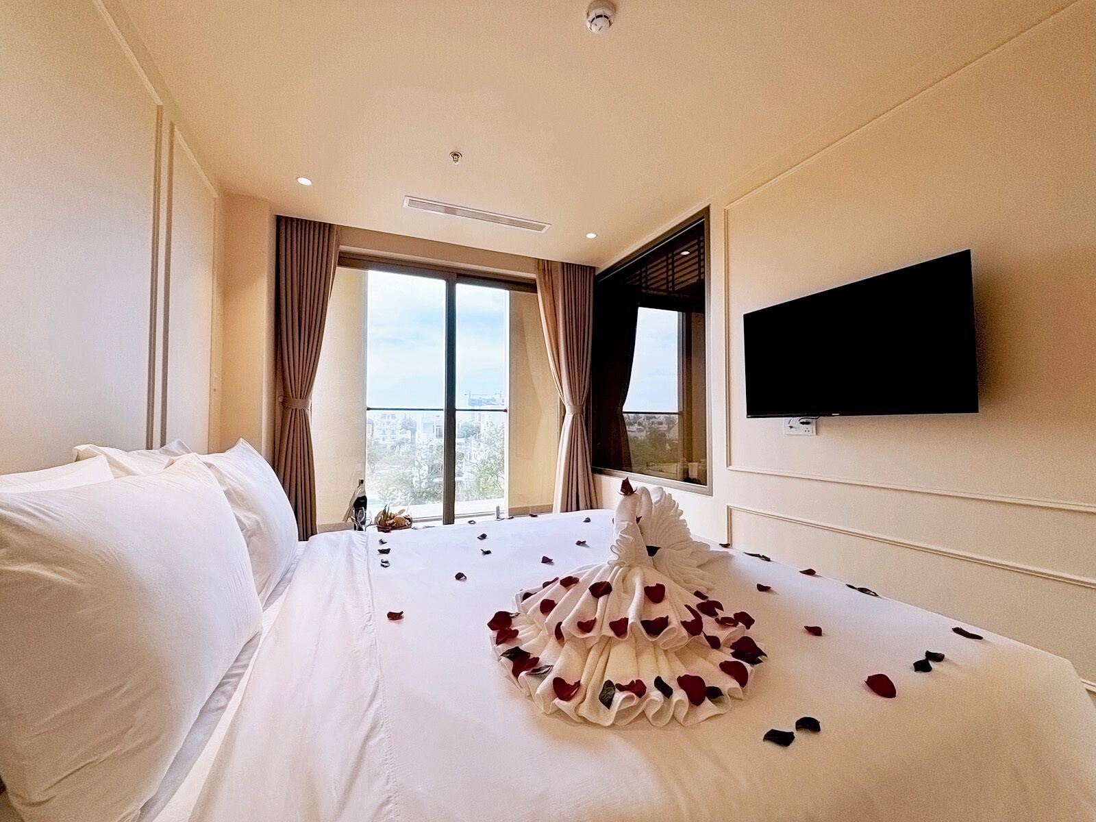 Premium Double Room | Desk, laptop workspace, free WiFi