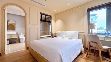 Deluxe Double Room | Desk, laptop workspace, free WiFi