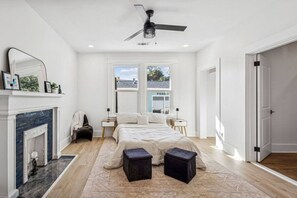 Free WiFi, bed sheets - Wright Street Royale- NEW Downtown with Pool! (Pensacola)