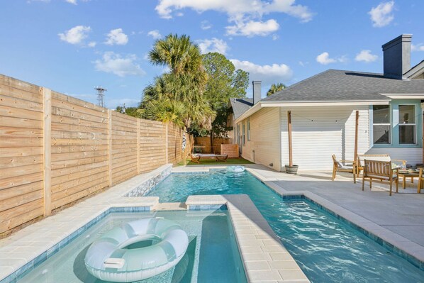 Unclassified image, 1 of 47, button