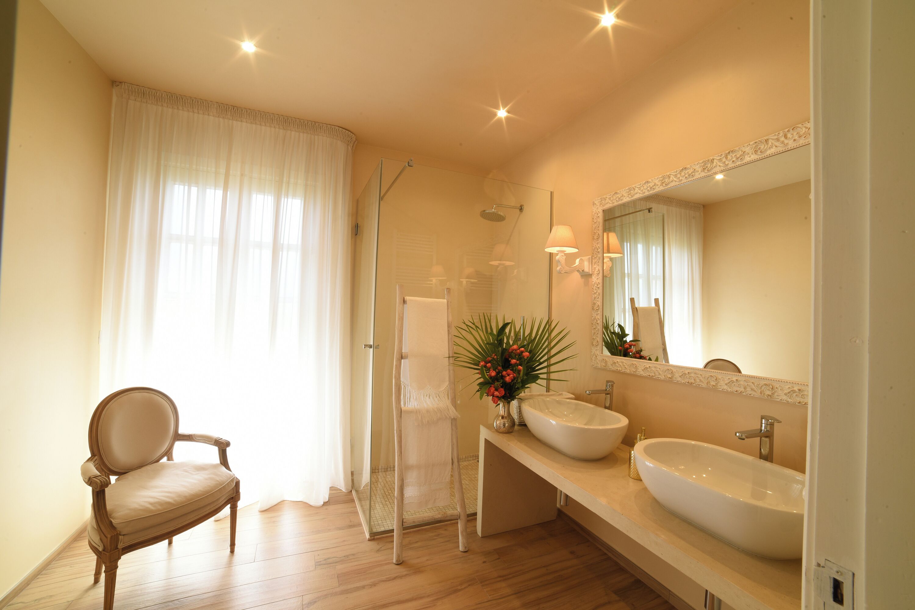 Doccia, asciugacapelli, bidet, asciugamani